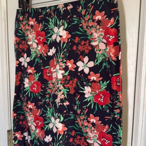 NWOT Talbots Bright Colorful Floral Pencil Skirt Classy Workwear Business Size 6 - Picture 2 of 6